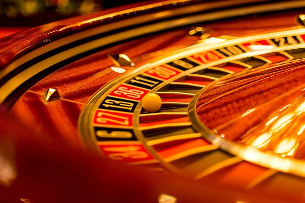 Live dealer casino table on qq101 slot
